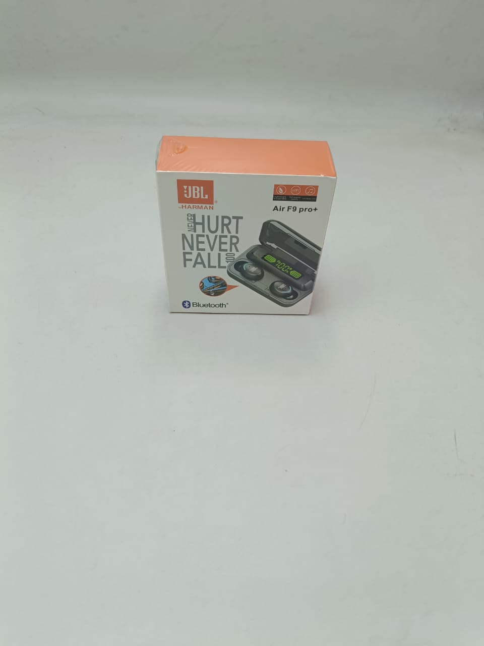 تشغيل طويل وسهل مع JBL Air F9 Pro+، علبة شحن قوية وشاشة LED لمراقبة البطارية بسهولة.