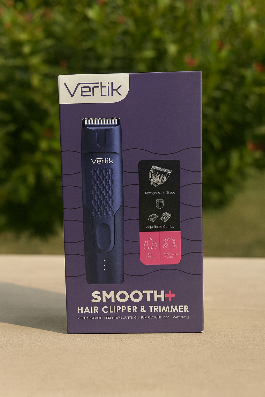 ماكينة Vertik Smooth+ متعددة الاستخدامات مع شفرات قابلة للتغيير ومشط لتحديد طول الشعر واللحية والجسم بسهولة.